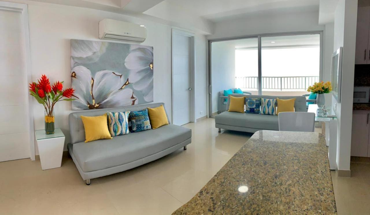 Apartamento 2 Bedroom Beachfront 2p1-al2 With Pool And Wifi Cartagena