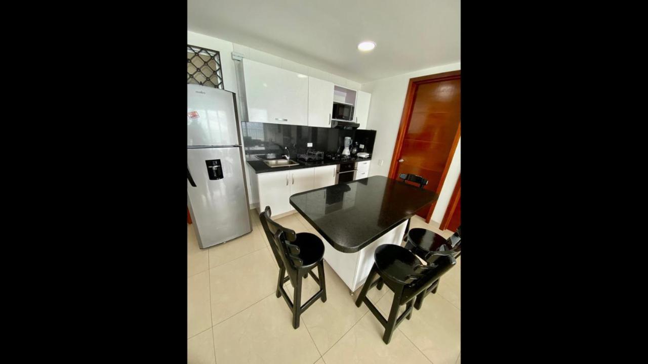 2 Bedroom Beachfront 2p1-al2 With Pool And Wifi