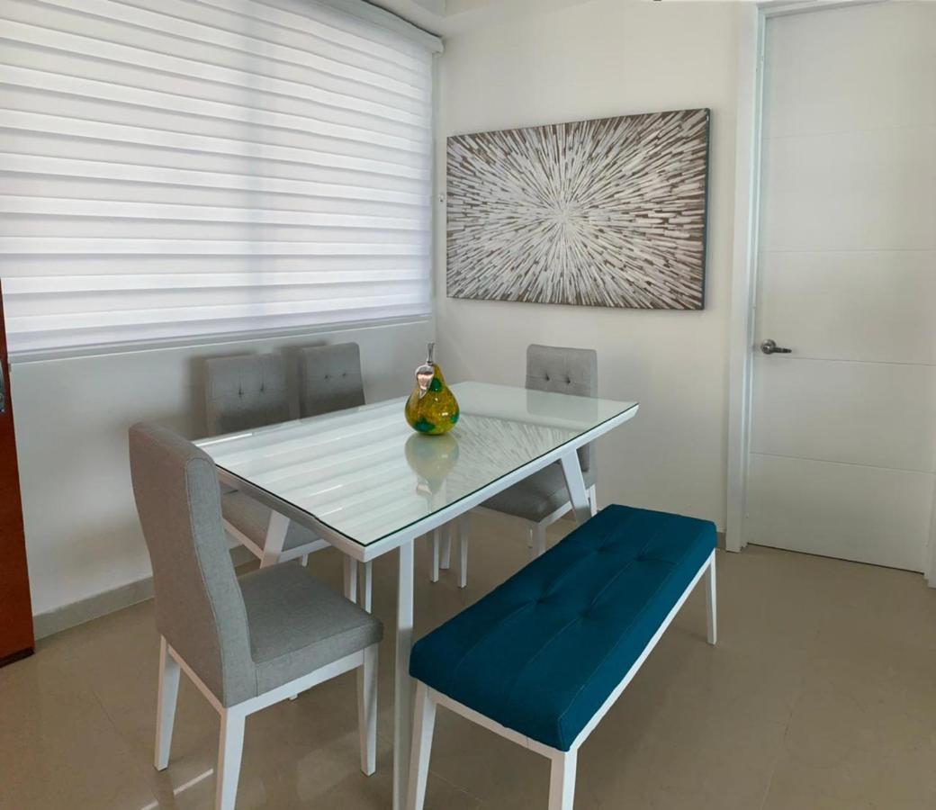 2 Bedroom Beachfront 2p1-al2 With Pool And Wifi