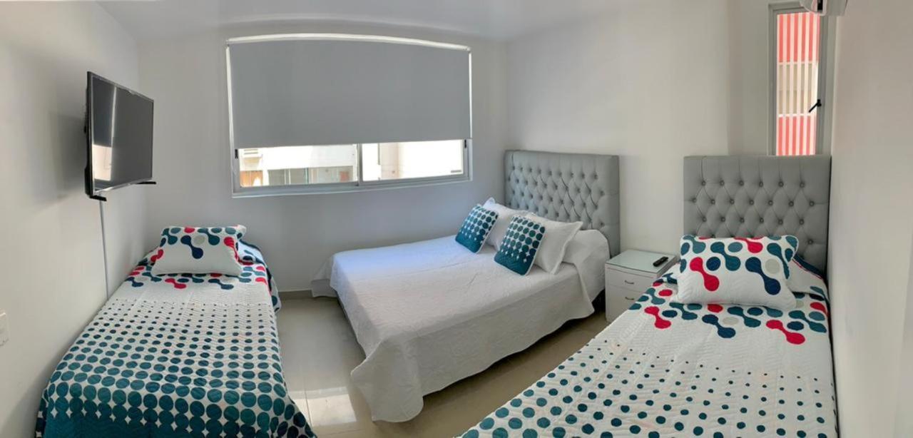 2 Bedroom Beachfront 2p1-al2 With Pool And Wifi