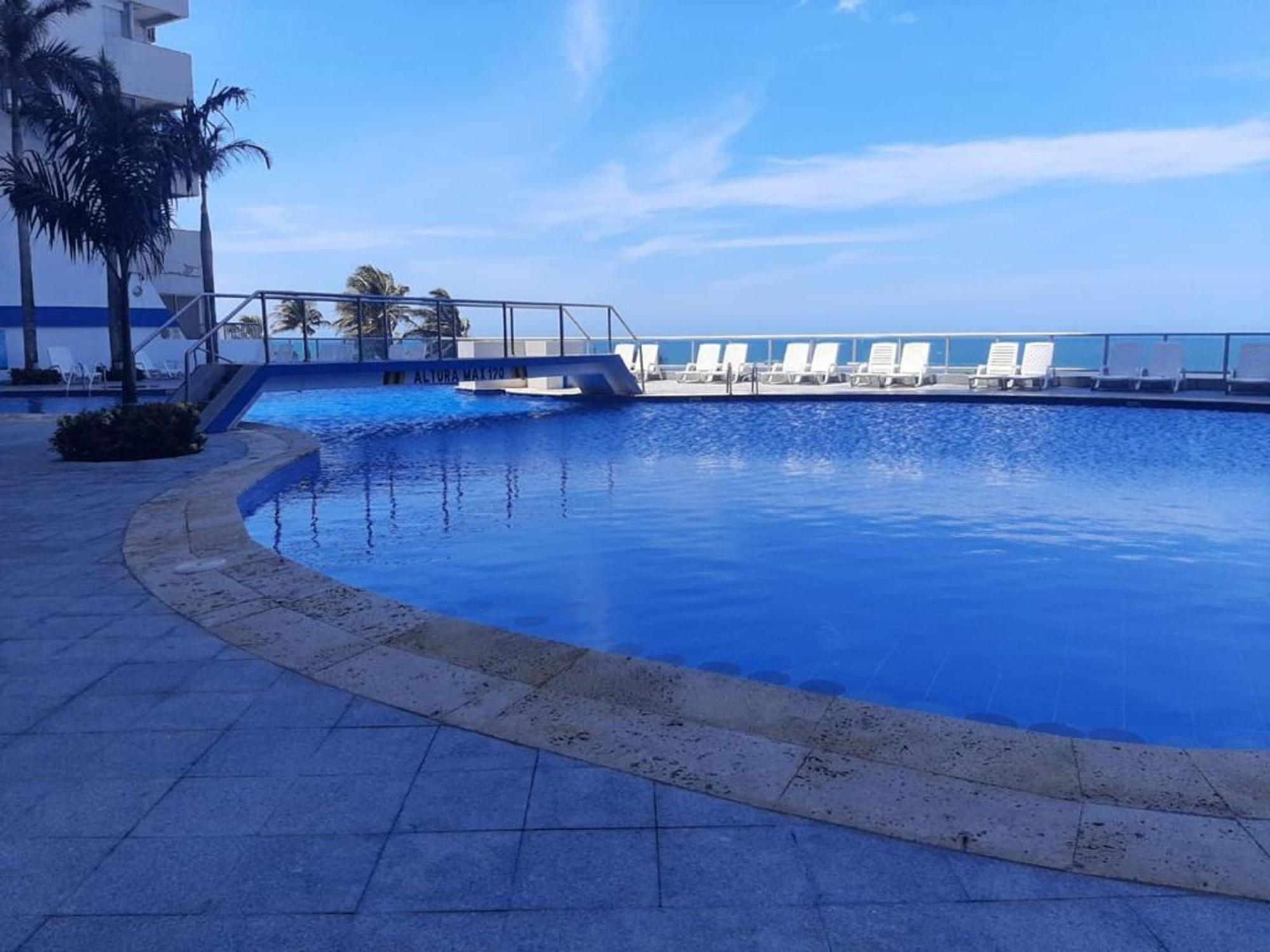 Apartamento 2 Bedroom Beachfront 2p1-al2 With Pool And Wifi *
